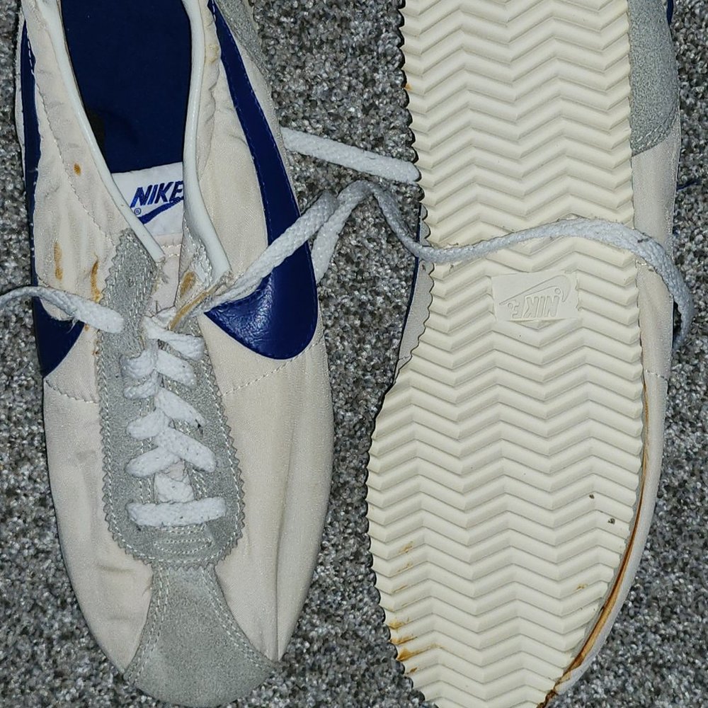 VINTAGE 1981 NIKE RUNNING SHOES SIZE 11 NEVER USED